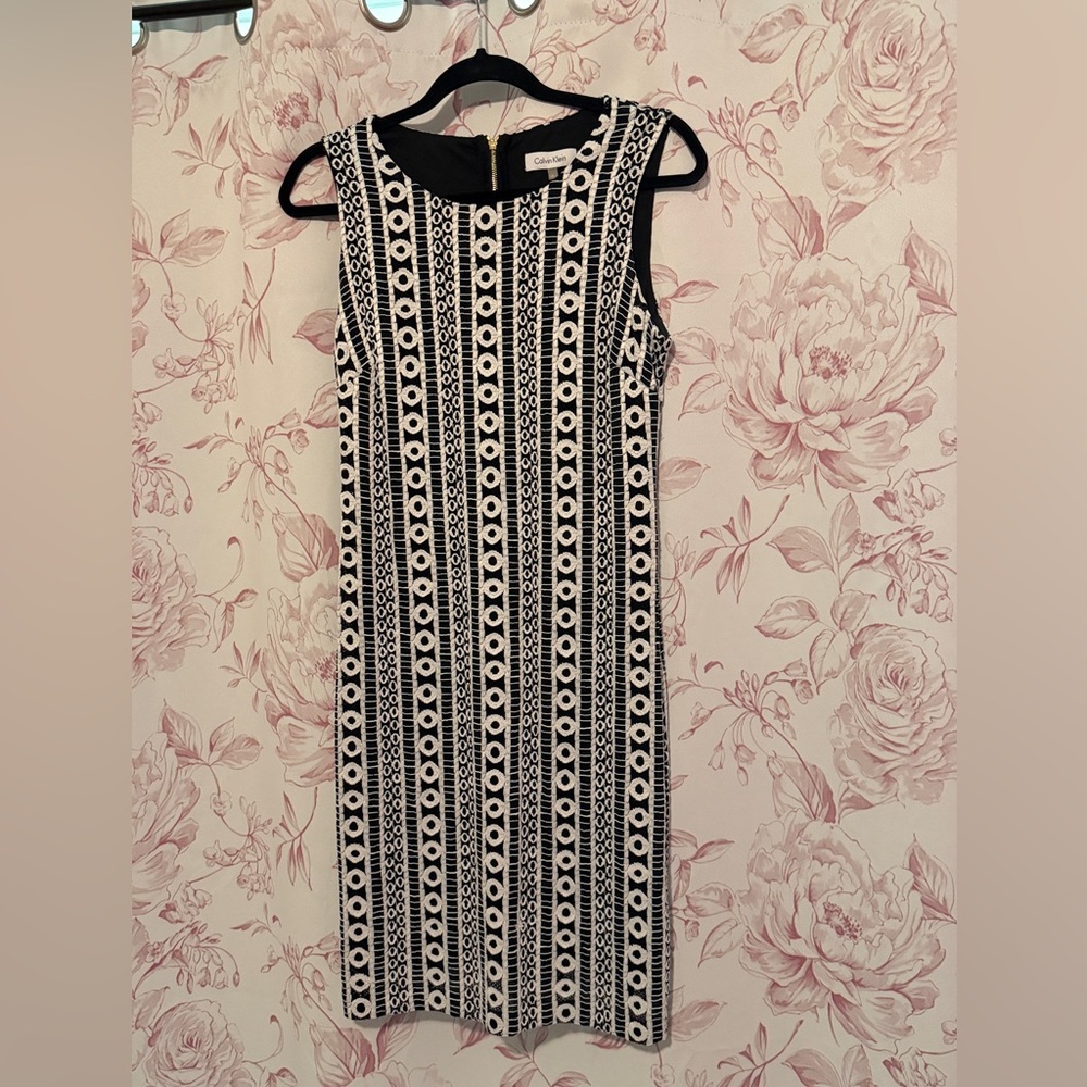 Calvin Klein Black and White Sleeveless Patterned Midi Dress